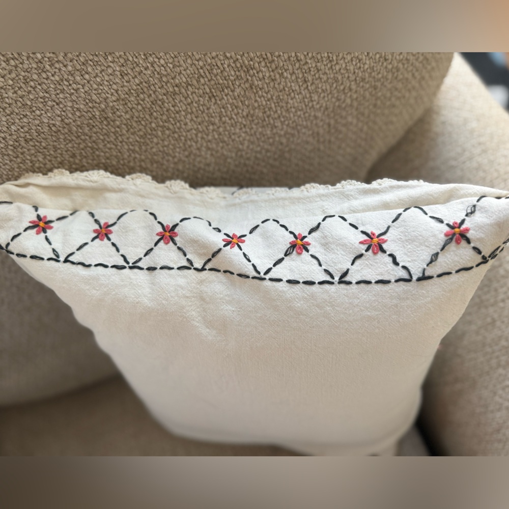 Repurposed tablecloth throw pillow - Picture 2 of 3